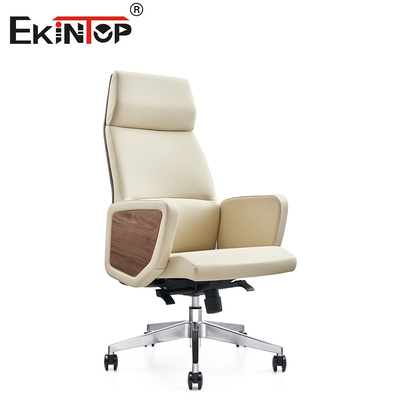 Sedile da ufficio in pelle moderno e semplice con linee pulite