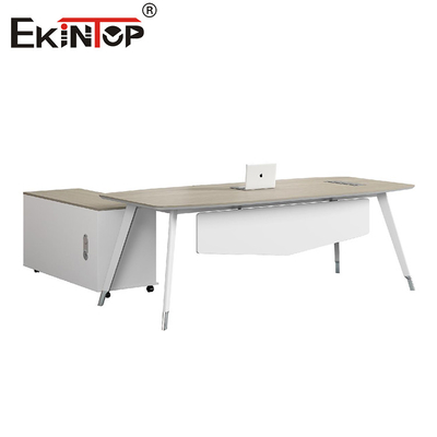 Modern stylish office desk con gambe in metallo e armadietto attaccato
