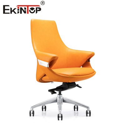 Sedia da ufficio in pelle regolabile per comfort personalizzato e supporto definitivo