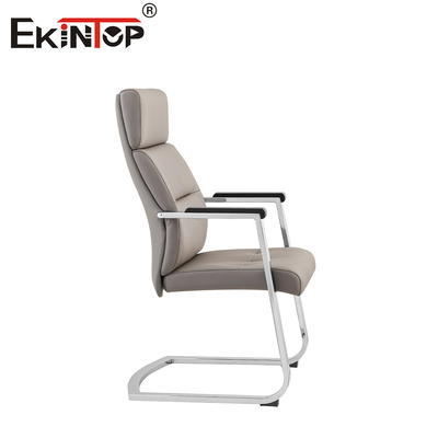Poltrona da ufficio in pelle versatile regolabile in altezza con base in metallo cromo