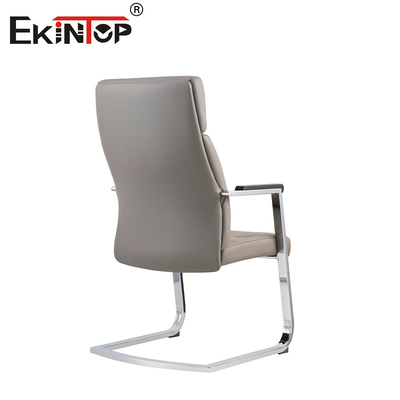 Poltrona da ufficio in pelle versatile regolabile in altezza con base in metallo cromo