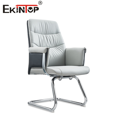 Moderna sedia da ufficio ergonomica in pelle bianca stile elegante e comfort eccezionale