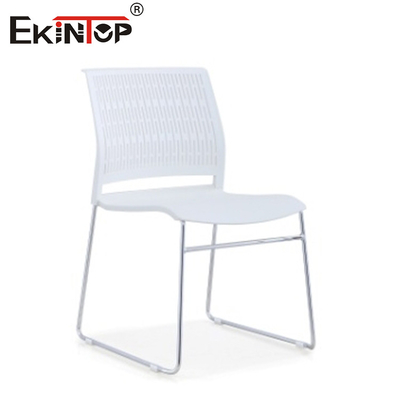 Sedia di allenamento in classe personalizzabile con schienale in plastica e gambe in metallo