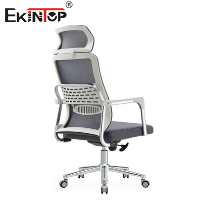 Sedia da ufficio ergonomica con materiale in maglia grigia e sostegno posteriore per poggiatesta