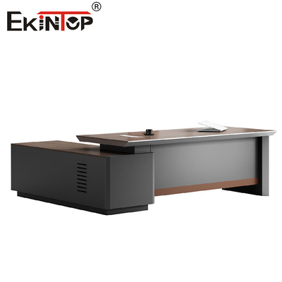Scrivania in legno in stile industriale