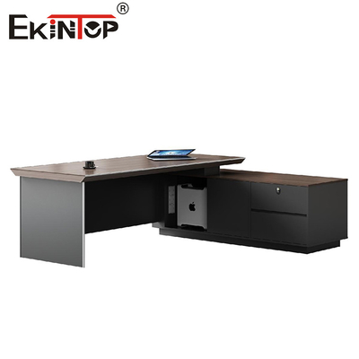 Scrivania in legno in stile industriale
