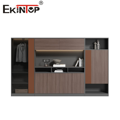 Grandi gabinetti in legno in stile moderno con porta scorrevole