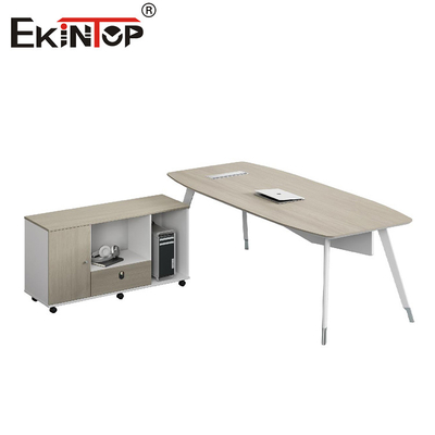 Modern stylish office desk con gambe in metallo e armadietto attaccato