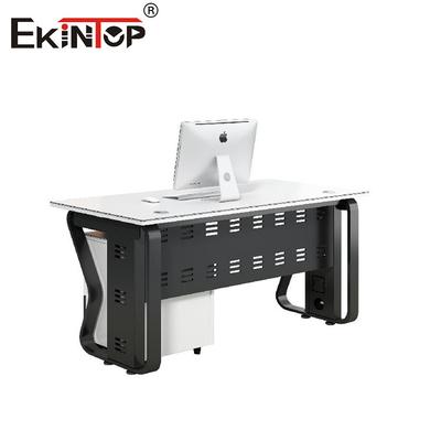 Arredamento per ufficio in stile minimalista Arredamento per ufficio in reception Arredamento per ufficio scrivania bianca