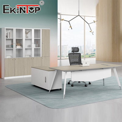 Apparecchiature per ufficio in stile industriale moderno