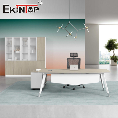 Apparecchiature per ufficio in stile industriale moderno