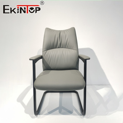 Esemplare gratuito Sedie ergonomiche Sedie in cuoio in PU di alta qualità in stile classico Sedie da ufficio