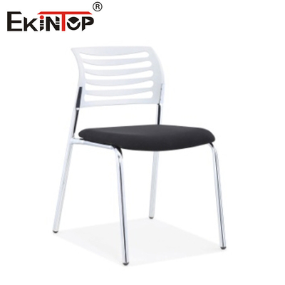 Sedia di allenamento in classe personalizzabile con schienale in plastica e gambe in metallo