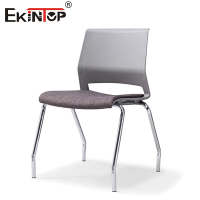 Sedile di allenamento sostenibile con schienale di plastica gambe metalliche stile minimalista